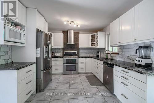 29 Helen Drive, Kawartha Lakes, ON - Indoor Photo Showing Kitchen With Upgraded Kitchen