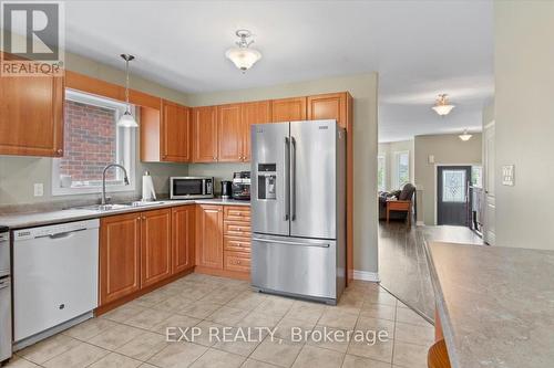 8 Milner Court, Kawartha Lakes, ON - Indoor Photo Showing Kitchen With Stainless Steel Kitchen