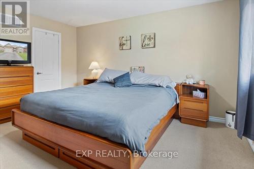 8 Milner Court, Kawartha Lakes, ON - Indoor Photo Showing Bedroom