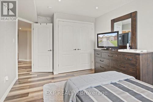 8 Milner Court, Kawartha Lakes, ON - Indoor Photo Showing Bedroom