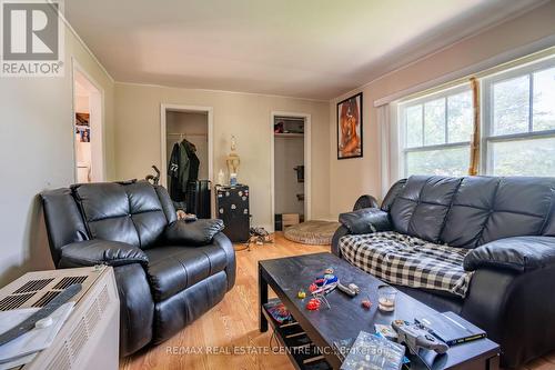 567 Duncan Street, Chatham-Kent, ON - Indoor Photo Showing Living Room