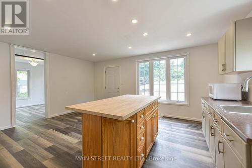 5911 Rama/Dalton Bndy Road, Kawartha Lakes, ON - Indoor Photo Showing Kitchen