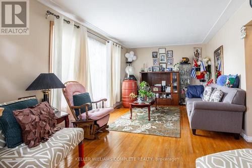 139 Tolton Avenue, Hamilton, ON - Indoor Photo Showing Living Room