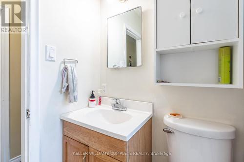 139 Tolton Avenue, Hamilton, ON - Indoor Photo Showing Bathroom
