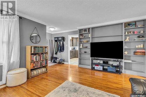 311 109Th Street W, Saskatoon, SK - Indoor Photo Showing Living Room