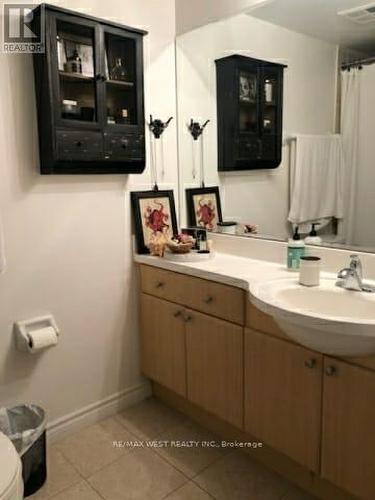 408 - 763 Bay Street, Toronto, ON - Indoor Photo Showing Bathroom