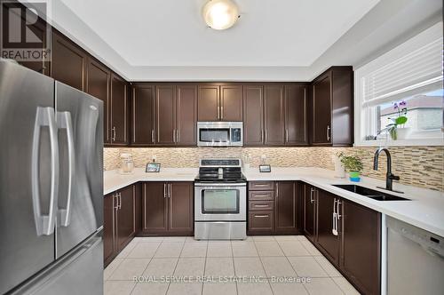22 Thomas Woodlock Street, Clarington, ON - Indoor Photo Showing Kitchen With Double Sink With Upgraded Kitchen