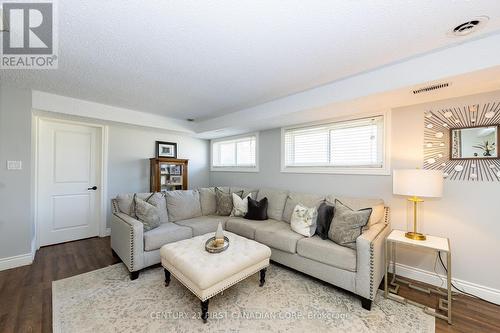 162 Victoria Street, Southwest Middlesex, ON - Indoor Photo Showing Living Room