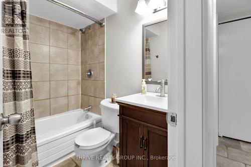 52 Renny Crescent, London, ON - Indoor Photo Showing Bathroom