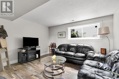 52 Renny Crescent, London, ON - Indoor Photo Showing Living Room