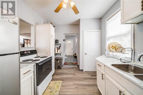 1333 Wyandotte Street West, Windsor, ON - Indoor Photo Showing Kitchen