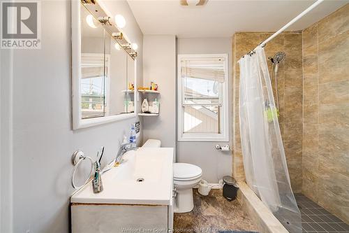 1333 Wyandotte Street West, Windsor, ON - Indoor Photo Showing Bathroom