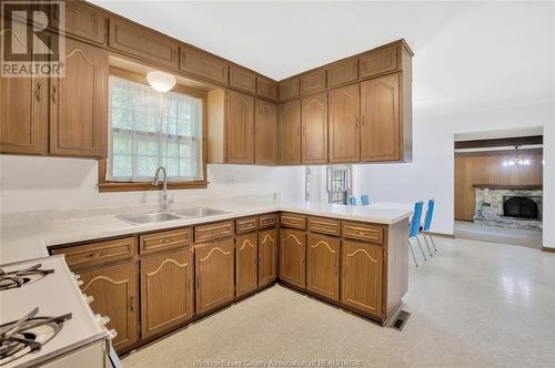 2720 Westminster Boulevard, Windsor, ON - Indoor Photo Showing Kitchen With Double Sink