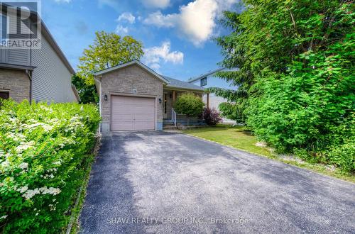 28 Peglar Crescent, Centre Wellington (Fergus), ON - Outdoor