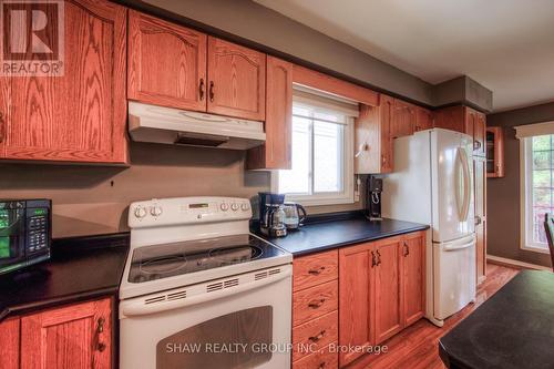 28 Peglar Crescent, Centre Wellington (Fergus), ON - Indoor Photo Showing Kitchen