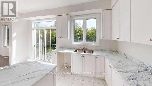 335 Leanne Lane, Shelburne, ON - Indoor Photo Showing Kitchen With Double Sink