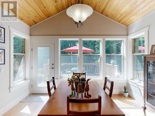 7111 Baker Street, Powell River, BC - Indoor Photo Showing Dining Room