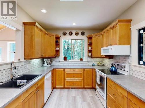 7111 Baker Street, Powell River, BC - Indoor Photo Showing Kitchen With Double Sink