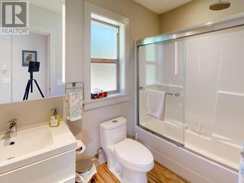 7111 Baker Street, Powell River, BC - Indoor Photo Showing Bathroom