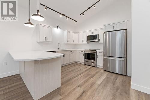 1306 Orchard  Lane, Invermere, BC - Indoor Photo Showing Kitchen