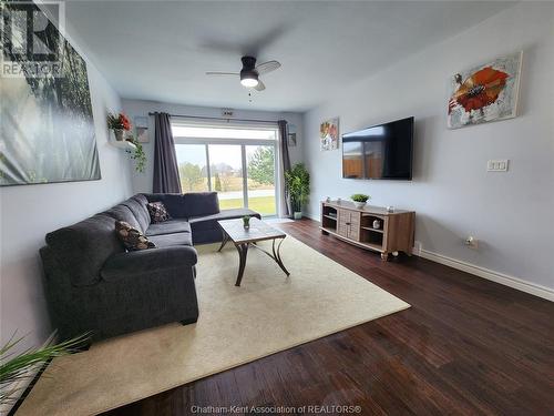 3 Jonathan Street, Chatham, ON - Indoor Photo Showing Living Room