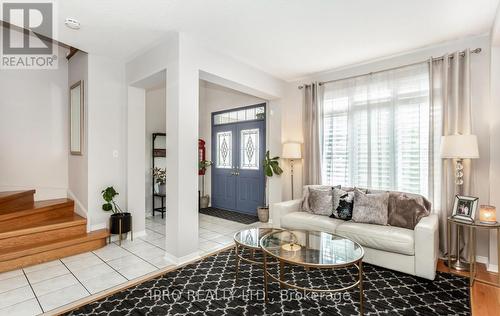 4813 St. Martin Mews, Mississauga, ON - Indoor Photo Showing Living Room