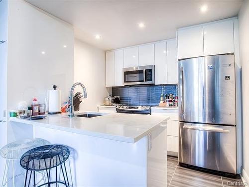 Cuisine - 507-1181 Rue Bishop, Montréal (Ville-Marie), QC - Indoor Photo Showing Kitchen With Upgraded Kitchen