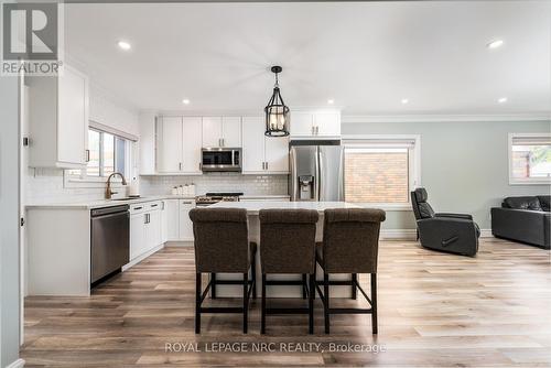 5901 Murray Street, Niagara Falls, ON - Indoor Photo Showing Kitchen With Upgraded Kitchen