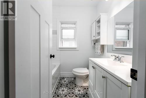 5901 Murray Street, Niagara Falls, ON - Indoor Photo Showing Bathroom