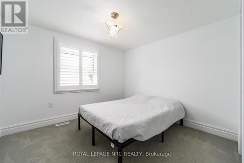 5901 Murray Street, Niagara Falls, ON - Indoor Photo Showing Bedroom