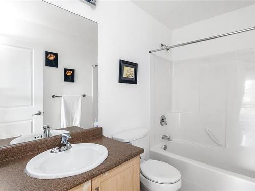 208-3220 Jacklin Rd, Langford, BC - Indoor Photo Showing Bathroom