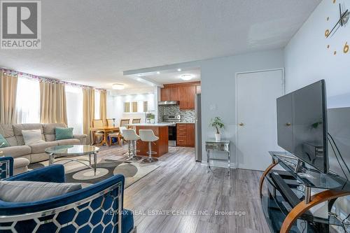 912 - 1950 Kennedy Road, Toronto (Dorset Park), ON - Indoor Photo Showing Living Room