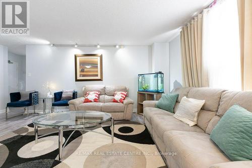 912 - 1950 Kennedy Road, Toronto (Dorset Park), ON - Indoor Photo Showing Living Room