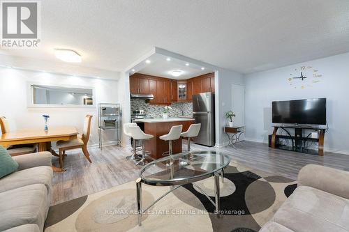 912 - 1950 Kennedy Road, Toronto (Dorset Park), ON - Indoor Photo Showing Living Room