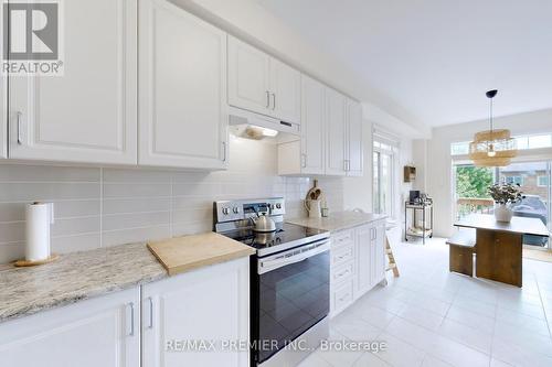 2131 Speare Court, Innisfil, ON - Indoor Photo Showing Kitchen With Upgraded Kitchen