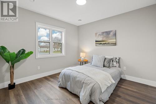 137 Victoria Avenue E, South Huron (Crediton), ON - Indoor Photo Showing Bedroom