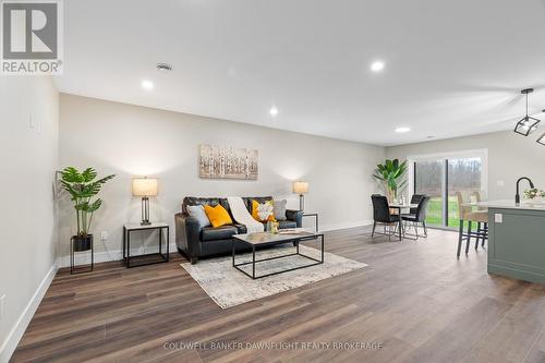 137 Victoria Avenue E, South Huron (Crediton), ON - Indoor Photo Showing Living Room