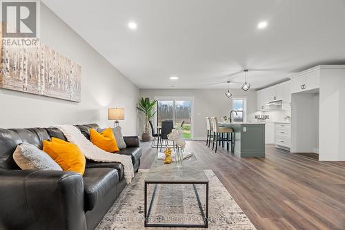 137 Victoria Avenue E, South Huron (Crediton), ON - Indoor Photo Showing Living Room