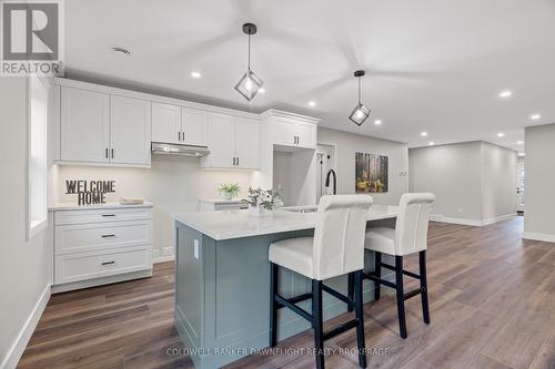 137 Victoria Avenue E, South Huron (Crediton), ON - Indoor Photo Showing Kitchen With Upgraded Kitchen