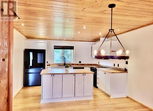 936 Fraser Avenue, 100 Mile House, BC - Indoor Photo Showing Kitchen With Double Sink