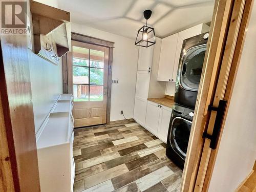 936 Fraser Avenue, 100 Mile House, BC - Indoor Photo Showing Laundry Room