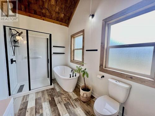 936 Fraser Avenue, 100 Mile House, BC - Indoor Photo Showing Bathroom