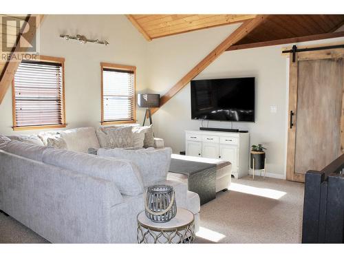 936 Fraser Avenue, 100 Mile House, BC - Indoor Photo Showing Living Room