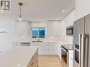 7271 Edgehill Crescent, Powell River, BC  - Indoor Photo Showing Kitchen With Double Sink With Upgraded Kitchen 