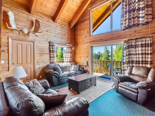 9B-7200 Roche Lake Road, Kamloops, BC - Indoor Photo Showing Living Room