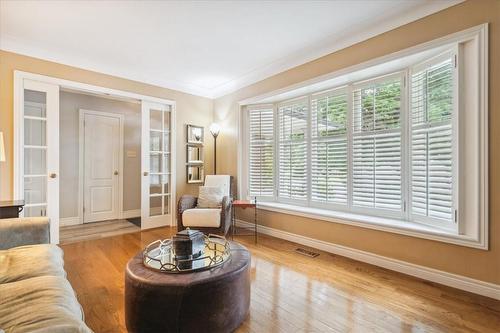 501 Upper Paradise Road, Hamilton, ON - Indoor Photo Showing Living Room