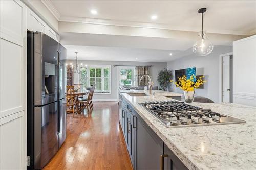 501 Upper Paradise Road, Hamilton, ON - Indoor Photo Showing Kitchen With Upgraded Kitchen