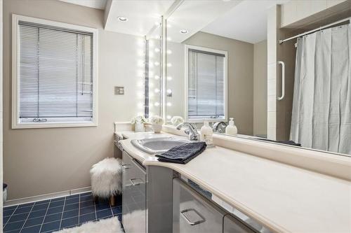 501 Upper Paradise Road, Hamilton, ON - Indoor Photo Showing Bathroom