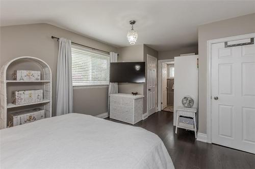 1092 Marley Crescent, Burlington, ON - Indoor Photo Showing Bedroom