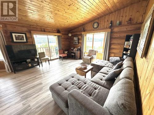 3173 Pritchard Road, Williams Lake, BC - Indoor Photo Showing Living Room